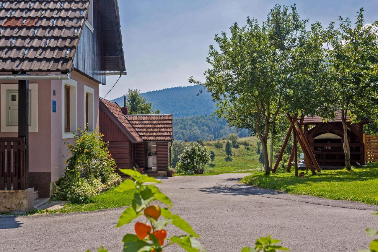 Andrea In Sertic Poljana - Haus Fuer 6 Personen Plitvička Jezera エクステリア 写真
