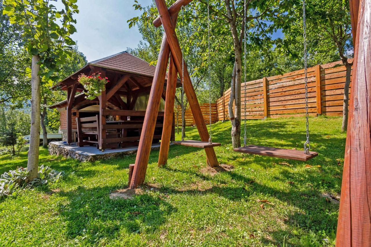 Andrea In Sertic Poljana - Haus Fuer 6 Personen Plitvička Jezera エクステリア 写真