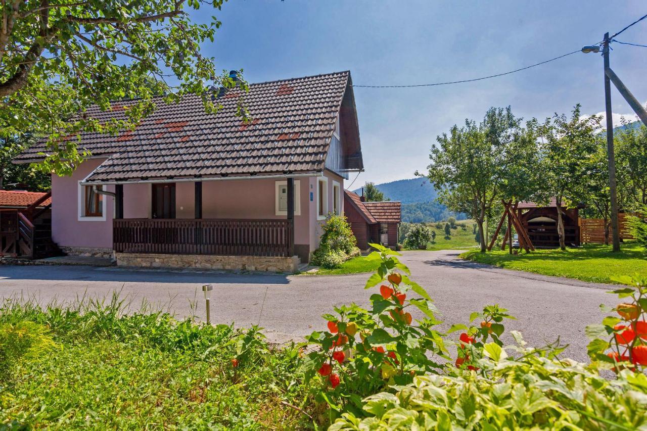 Andrea In Sertic Poljana - Haus Fuer 6 Personen Plitvička Jezera エクステリア 写真