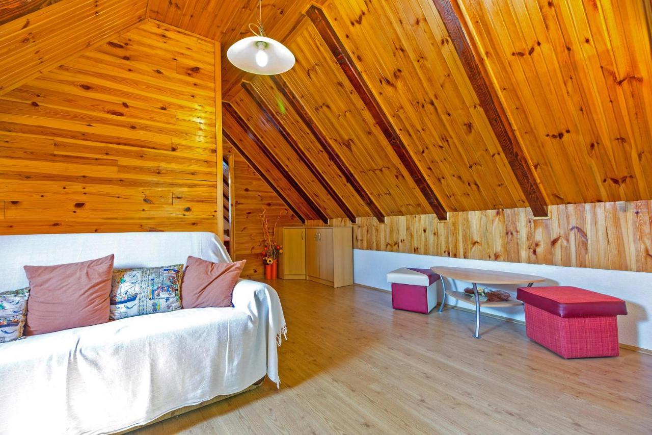 Andrea In Sertic Poljana - Haus Fuer 6 Personen Plitvička Jezera エクステリア 写真